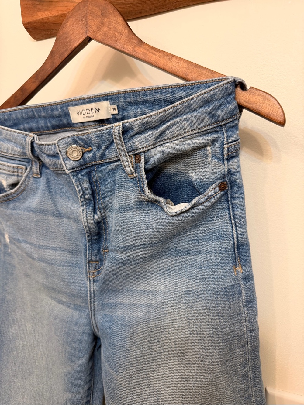 Hidden Jeans Light Blue Straight-Leg Crop Jeans - Women - Picture 4 of 13